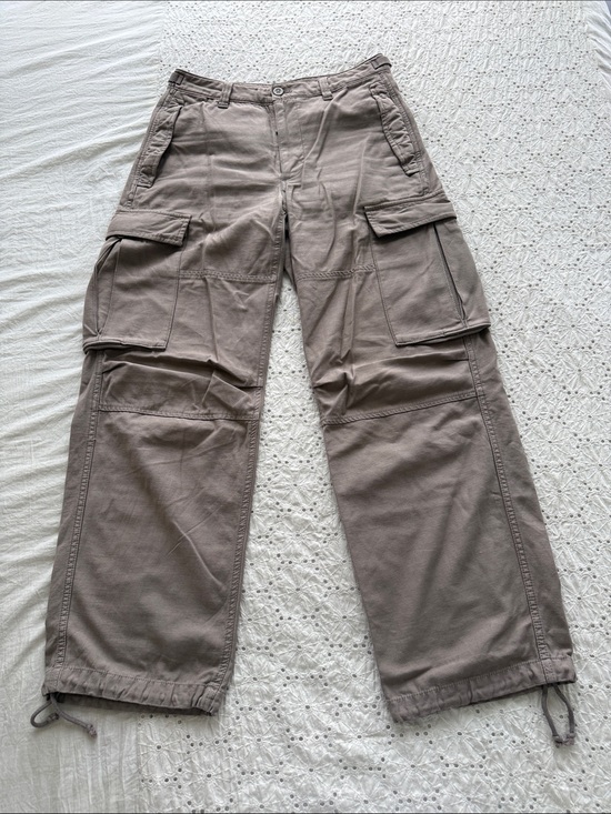 Aritzia Pants - TNA Aritzia Supply Cargo Pants in Taupe Gray